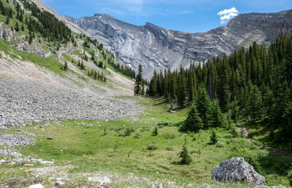 Cascade Amphitheatre - Hiking in Banff